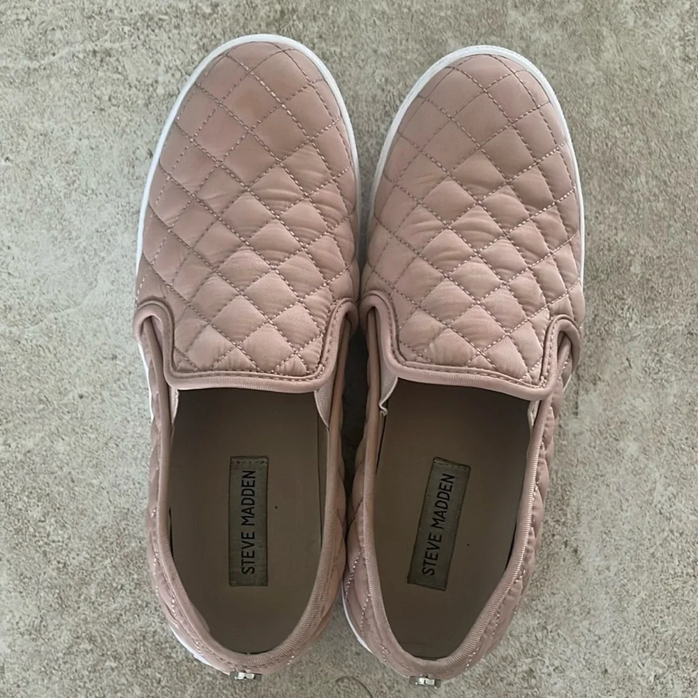 Steve Madden Quilted Slip on Sz 9.5 M
